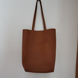 Shoulder tote